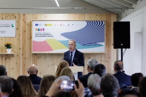 O Alcalde durante a presentación do Libro Blanco e o Portal Estatístico da Economía Social en España